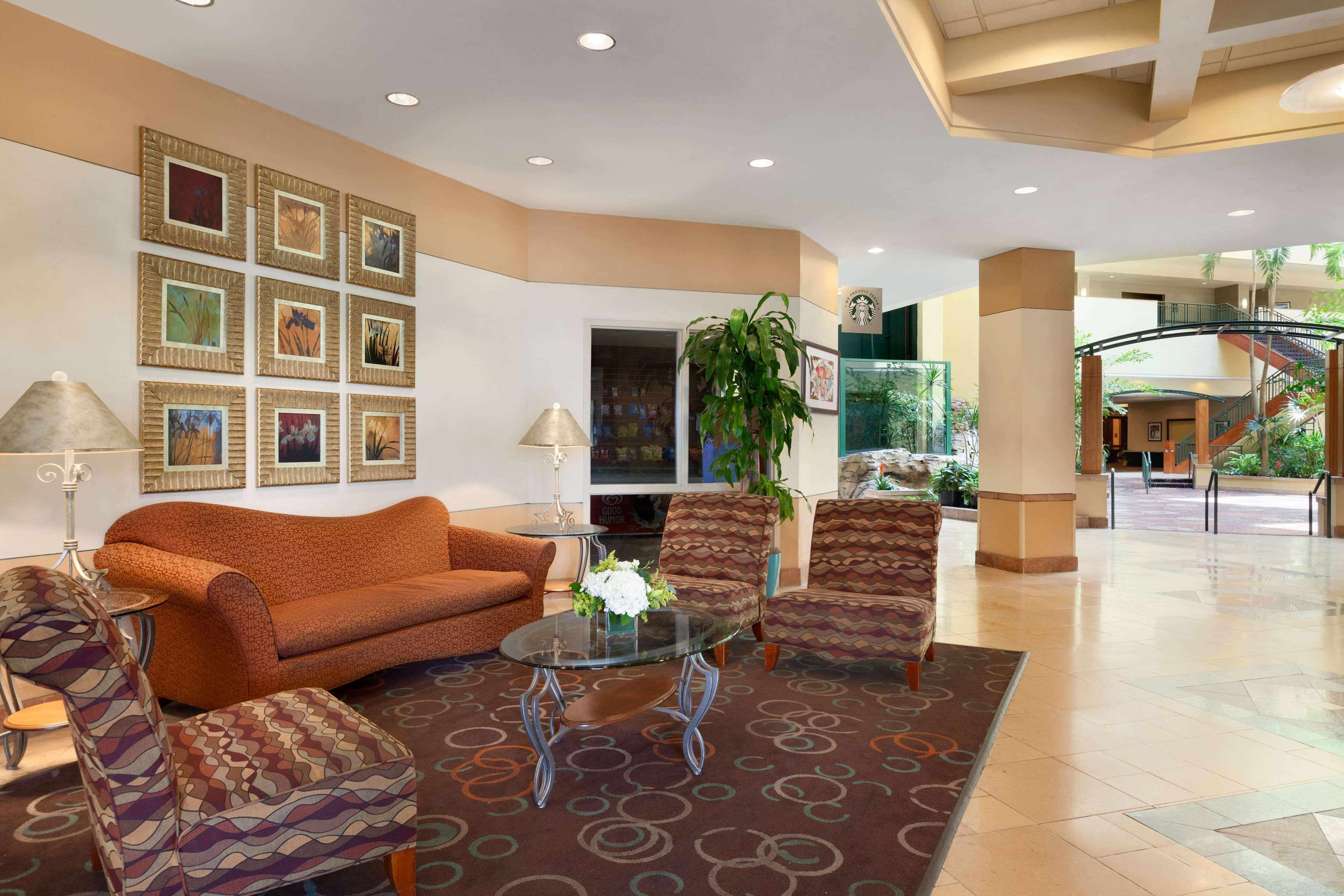 Embassy Suites By Hilton Tampa Usf Near Busch Gardens Dış mekan fotoğraf